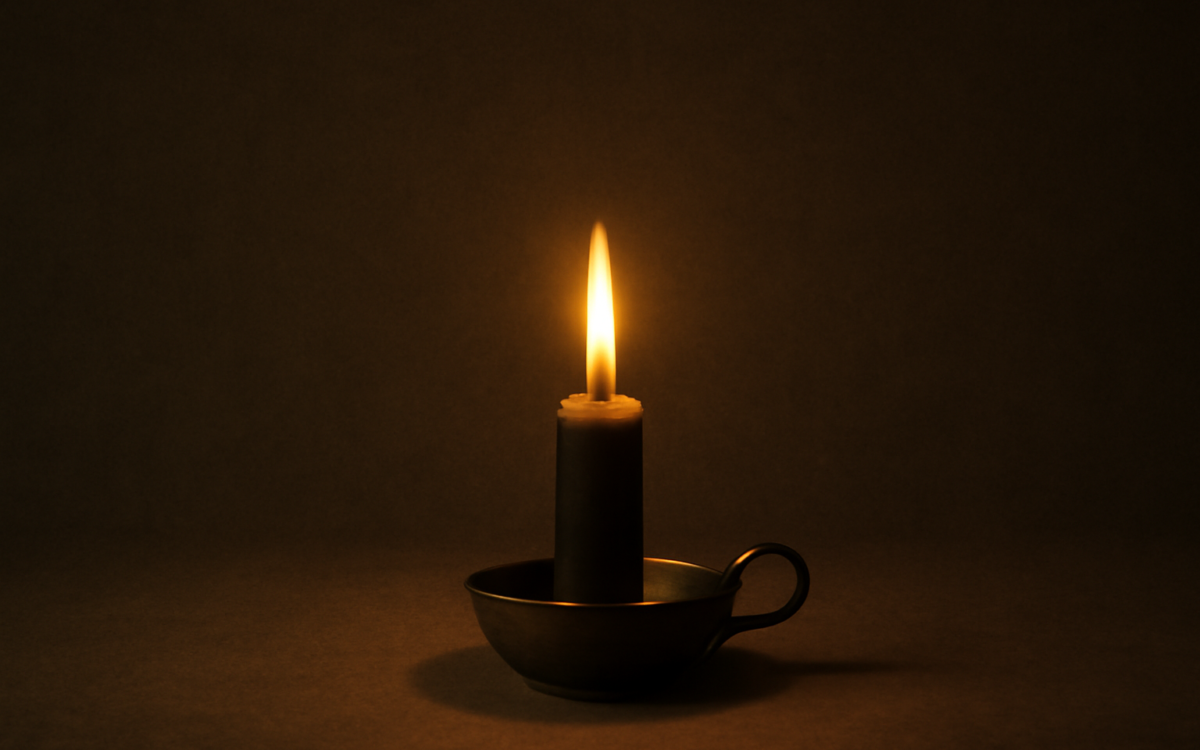 candle flame darkness
