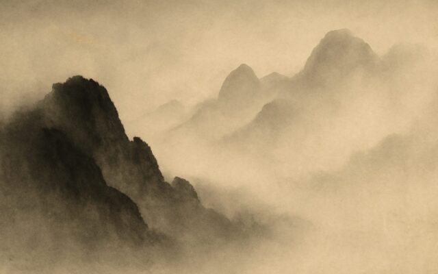 Ink-wash mountains in mist, a backdrop for Hexagram 13, Tong Ren, Fellowship