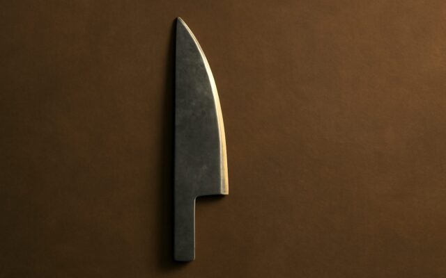 Forged steel blade, evoking Geng Metal for the hour stem table of Geng days