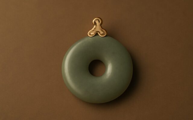 Polished jade ornament, reflecting Xin Metal in the hour stem table for Xin days